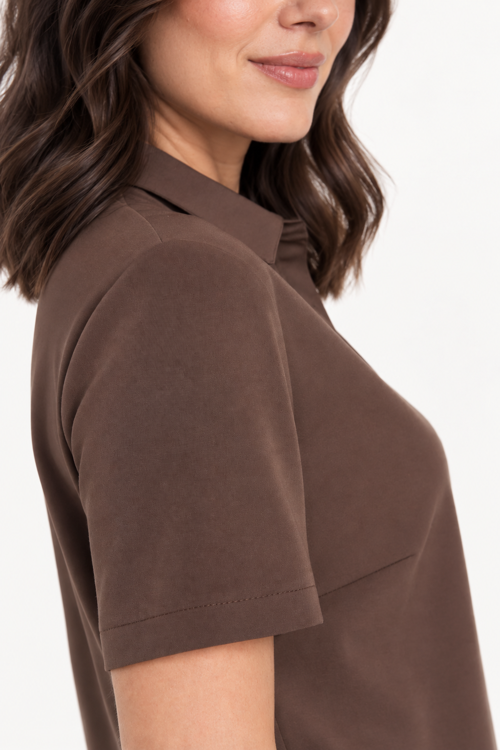 女款 Polo 领医护上衣 Tara，浓缩咖啡色，照片